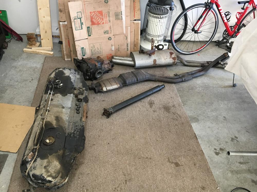 pile o parts.jpg